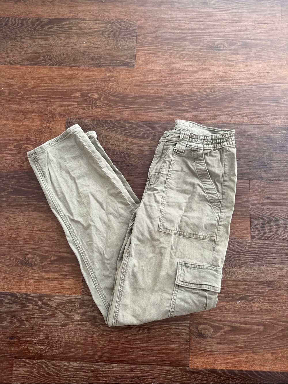 American Eagle Cargo Pants in Khaki Green